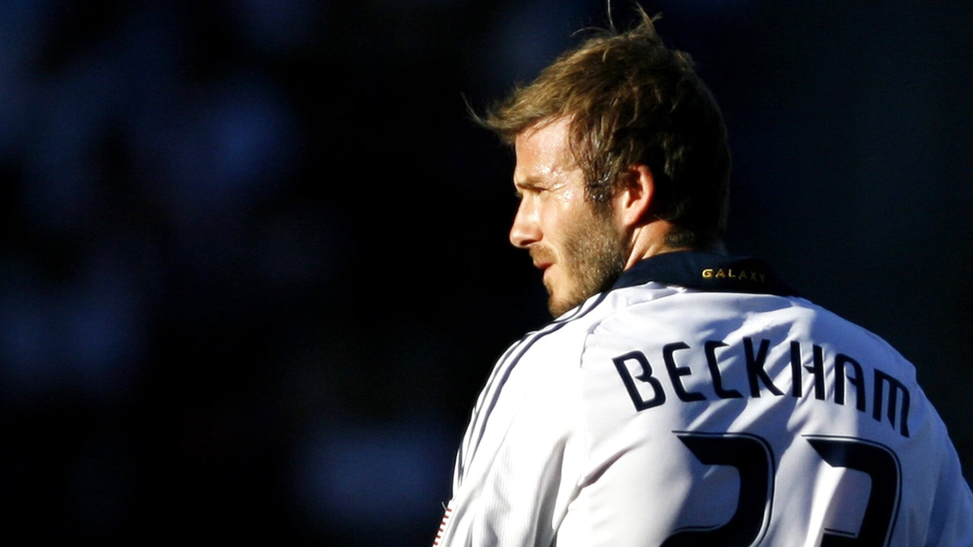 中国男子4×200米自由泳接力展现未来潜力，4×100米自由泳决赛